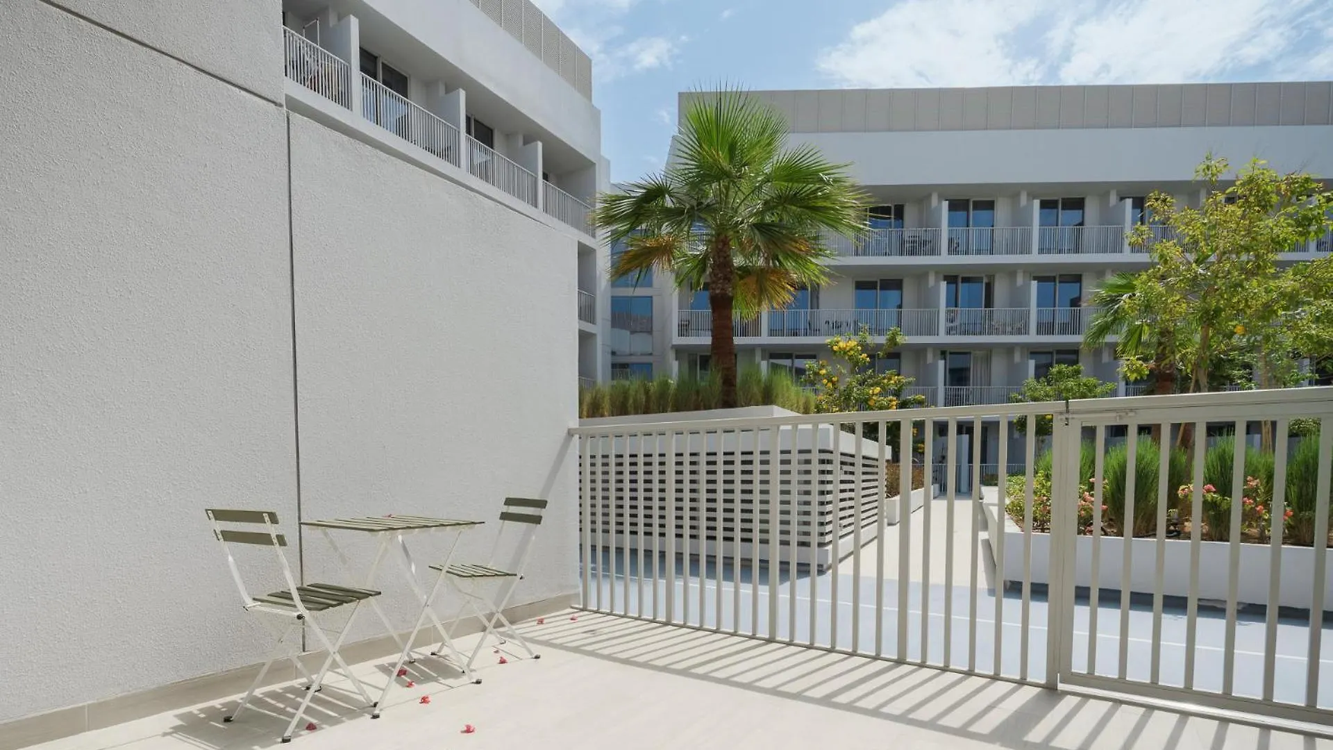 Izzzi - Luma22 Apartment Dubai
